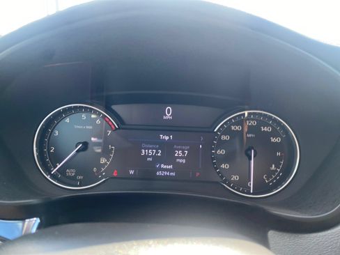 Used 2023 Cadillac XT4 Luxury w/ Cold Weather Package FWD image 19