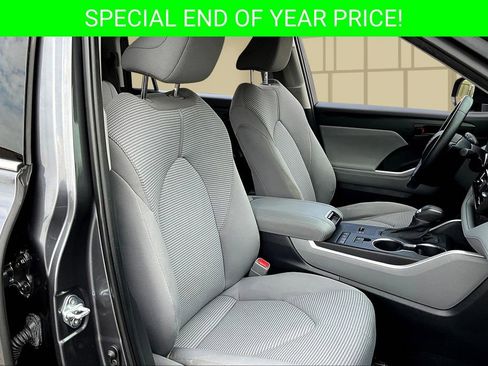 Used 2021 Toyota Highlander LE image 28