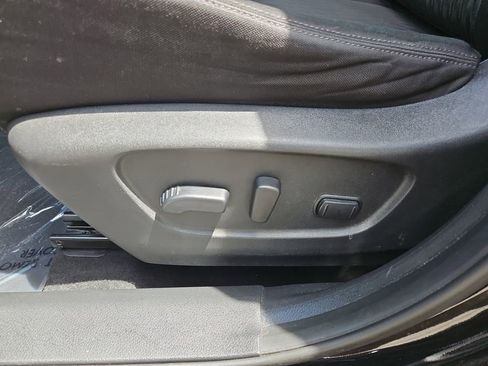 Used 2019 Nissan Rogue SV w/ Premium Package AWD/4WD image 18