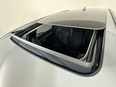 Used 2025 Volvo V90 B6 Cross Country Ultra w/ Climate Package image 19