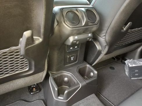 New 2025 Jeep Gladiator Rubicon w/ Convenience Group image 33