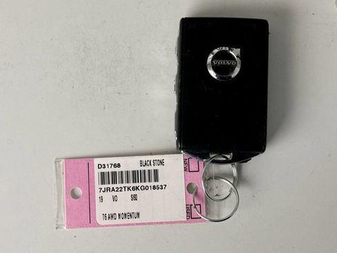 Used 2019 Volvo S60 T6 Momentum w/ Premium Package image 11