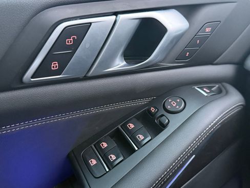 Used 2024 BMW X5 xDrive40i w/ M Sport Package image 46