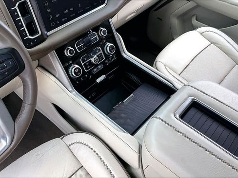 Used 2023 GMC Yukon Denali RWD image 17