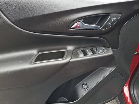 Used 2020 Chevrolet Equinox LT FWD image 13