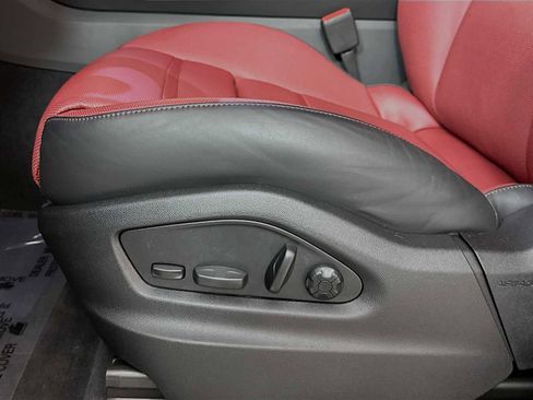 Certified 2025 Porsche Cayenne image 13