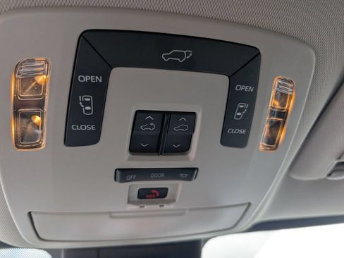 New 2026 Toyota Sienna XLE FWD image 4