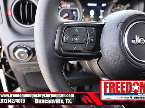 Certified 2026 Jeep Wrangler Unlimited Rubicon AWD/4WD image 25
