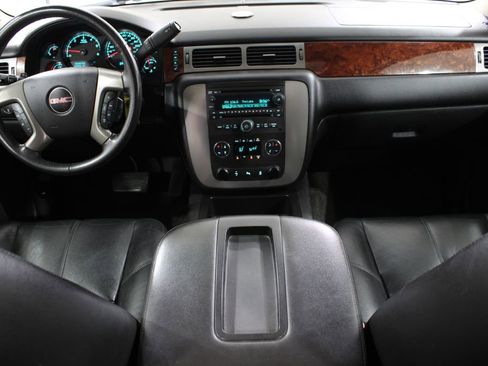 Used 2012 GMC Yukon XL SLT w/ SLT-2 Equipment Package image 2