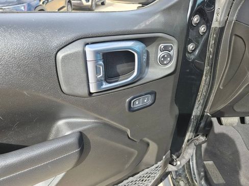 Used 2025 Jeep Wrangler Unlimited Rubicon image 15