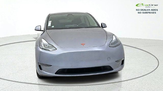 Used 2025 Tesla Model Y Long Range RWD image 3