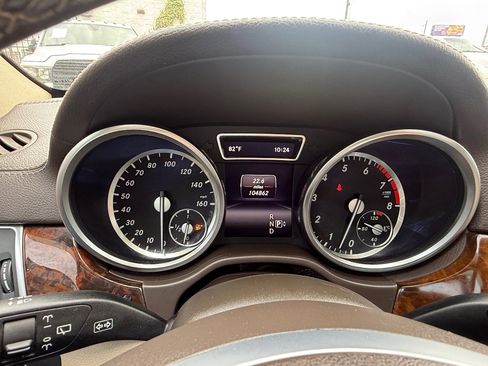 Used 2014 Mercedes-Benz GL 550 4MATIC image 34