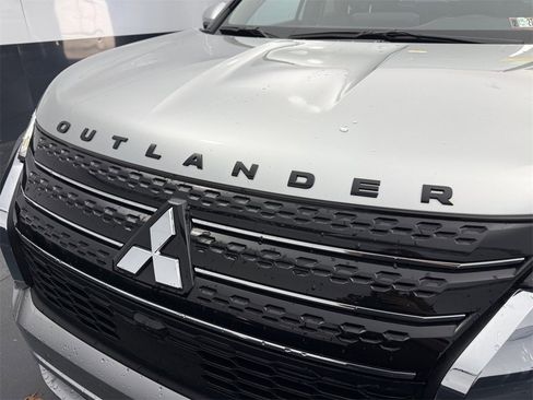 Used 2024 Mitsubishi Outlander SE image 31
