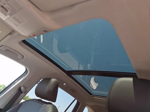Used 2021 Volkswagen Tiguan SE w/ Panoramic Sunroof Package AWD/4WD image 15