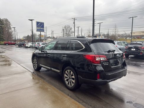 Used 2017 Subaru Outback 2.5i Touring image 5