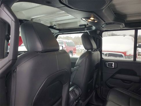 Used 2023 Jeep Wrangler Unlimited Sahara w/ Cold Weather Group image 9