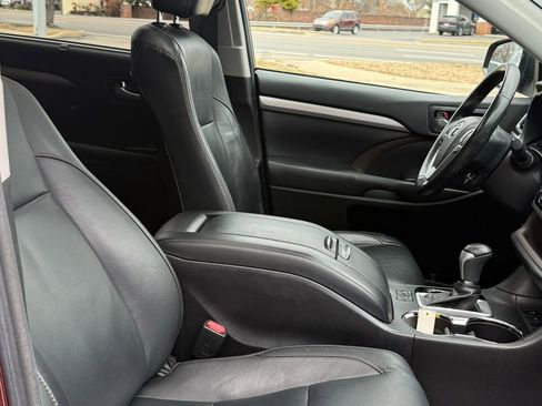 Used 2017 Toyota Highlander XLE image 22