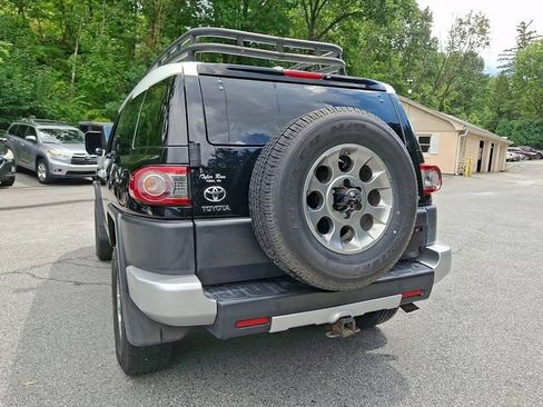 Used 2013 Toyota FJ Cruiser 4WD w/ Upgrade Pkg image 9