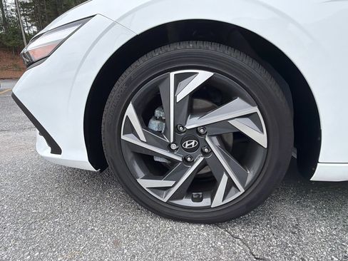 Certified 2025 Hyundai Elantra SEL image 11