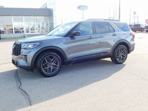 Used 2025 Ford Explorer ST-Line w/ ST-Line Street Pack image 7