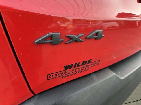 Used 2015 Jeep Renegade Trailhawk w/ Premium Leather Group AWD/4WD image 11