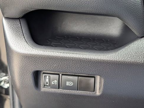 Used 2025 Toyota RAV4 XLE FWD image 22