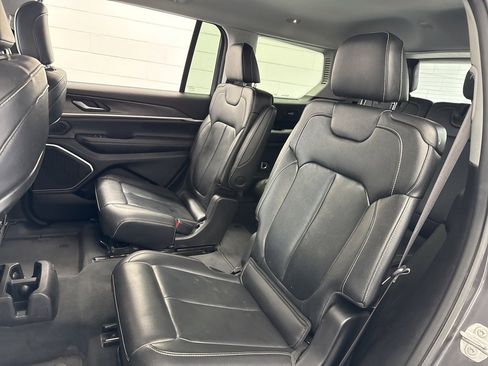 Used 2023 Jeep Grand Cherokee L Limited w/ Black Appearance Package image 42