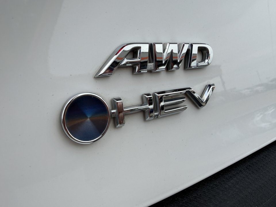 Used 2025 Toyota Camry SE AWD/4WD image 5