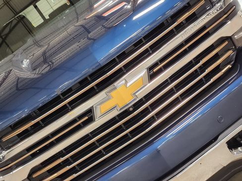 Used 2021 Chevrolet Silverado 1500 High Country w/ Technology Package AWD/4WD image 17