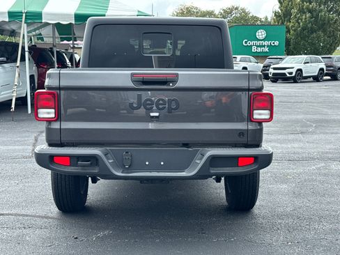 New 2025 Jeep Gladiator Sport image 4