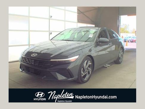Used 2025 Hyundai Elantra Limited FWD image 1