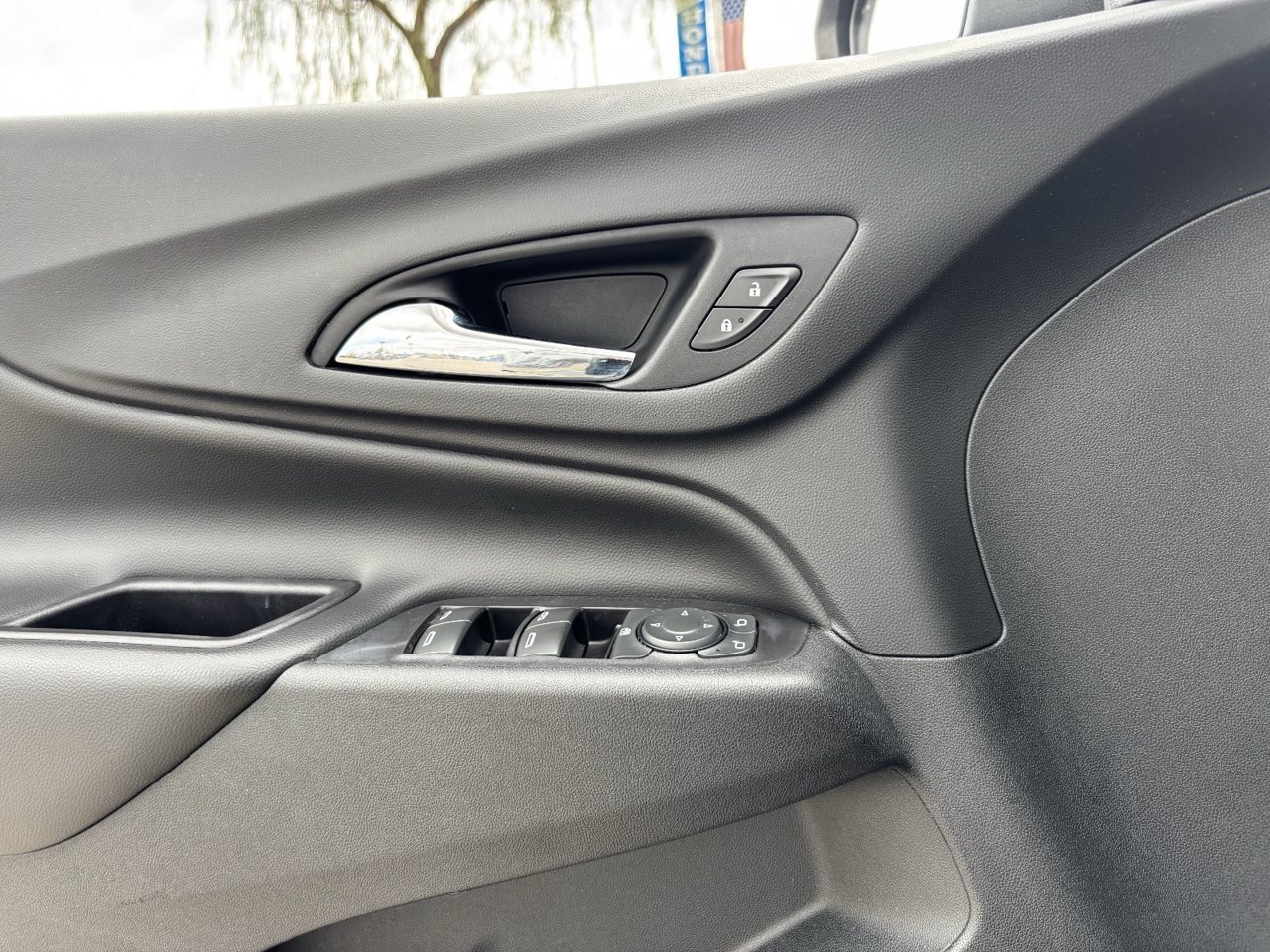 Used 2019 Chevrolet Equinox LT FWD image 19