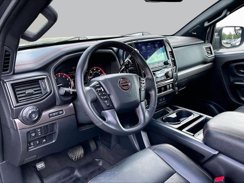Used 2023 Nissan Titan PRO-4X w/ Pro-4x Convenience Package AWD/4WD image 17