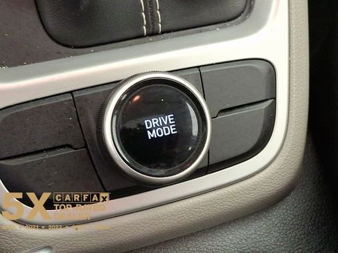 Certified 2024 Hyundai Venue SEL image 29