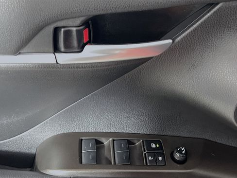 Used 2024 Toyota Camry SE image 17