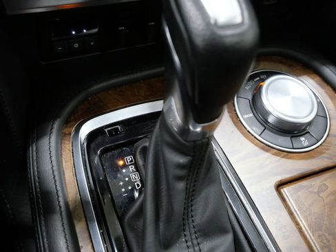 Used 2024 Nissan Armada SL w/ Captain's Chairs Package image 27