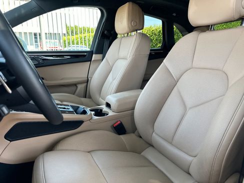 Certified 2025 Porsche Macan AWD/4WD image 5