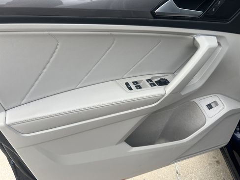 Certified 2023 Volkswagen Tiguan SE w/ Panoramic Sunroof Package image 10