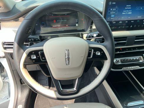Certified 2025 Lincoln Corsair FWD w/ Equipment Group 101A image 12
