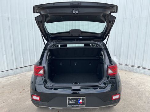 Used 2025 Hyundai Venue SEL FWD image 6