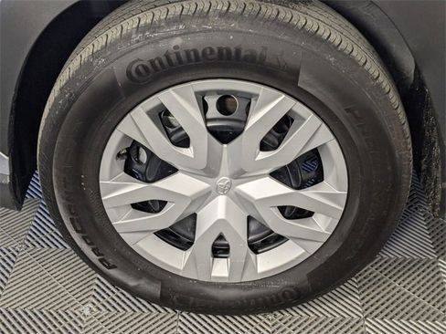 Used 2024 Toyota Corolla Cross L image 8