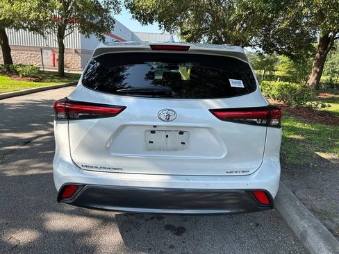Used 2022 Toyota Highlander Limited FWD image 5
