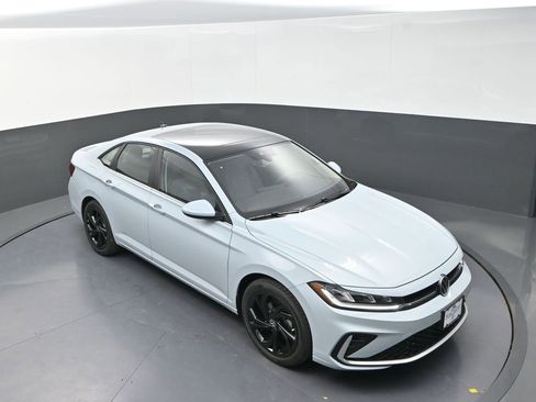 New 2026 Volkswagen Jetta SE FWD image 12
