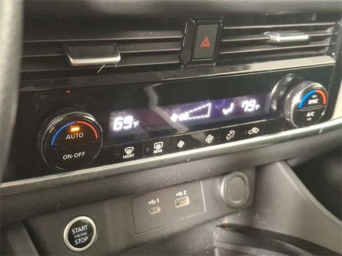 Used 2021 Nissan Rogue SV image 18