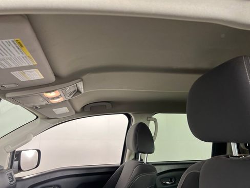 Used 2024 Nissan Titan SV w/ SV Convenience Package image 24