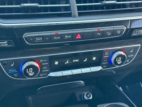 Used 2017 Audi Q7 3.0T Prestige image 28