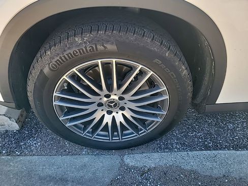 Used 2025 Mercedes-Benz GLC 300 GLC 300 image 3