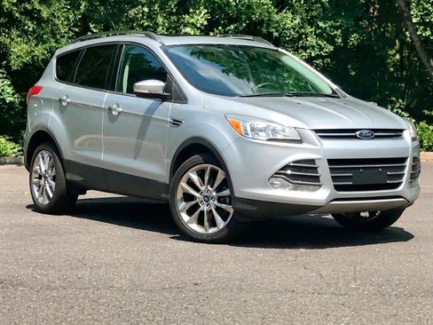 Used 2016 Ford Escape SE w/ SE Chrome Package AWD/4WD image 1