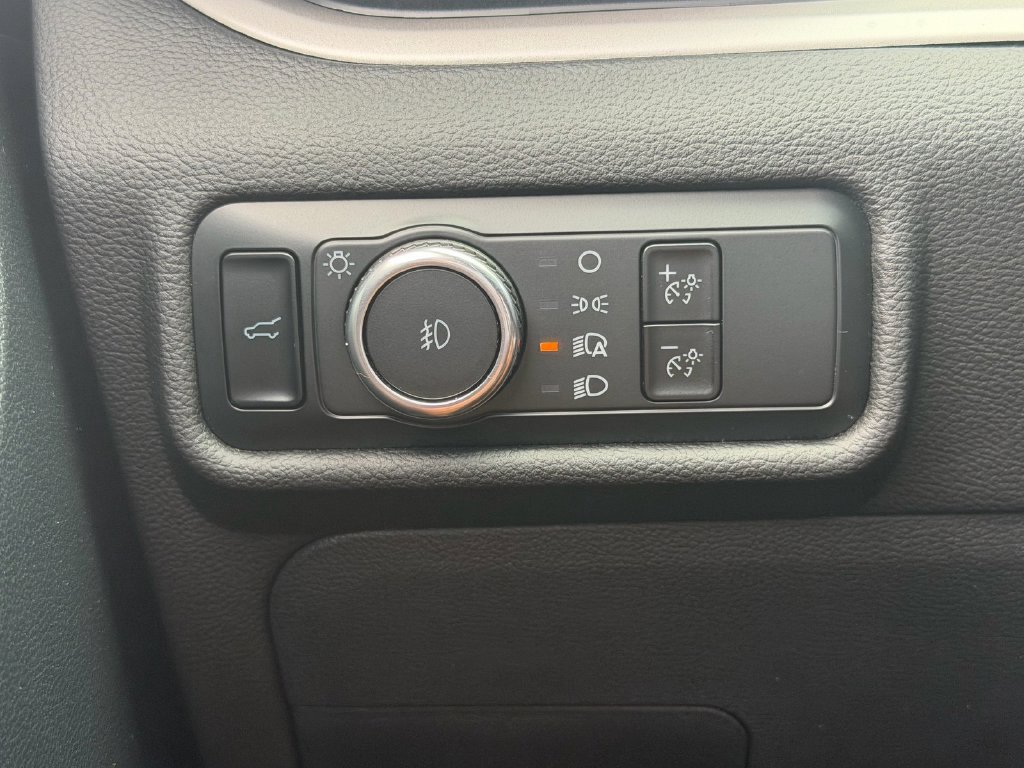 Used 2023 Ford Explorer XLT w/ Equipment Group 202A RWD image 31