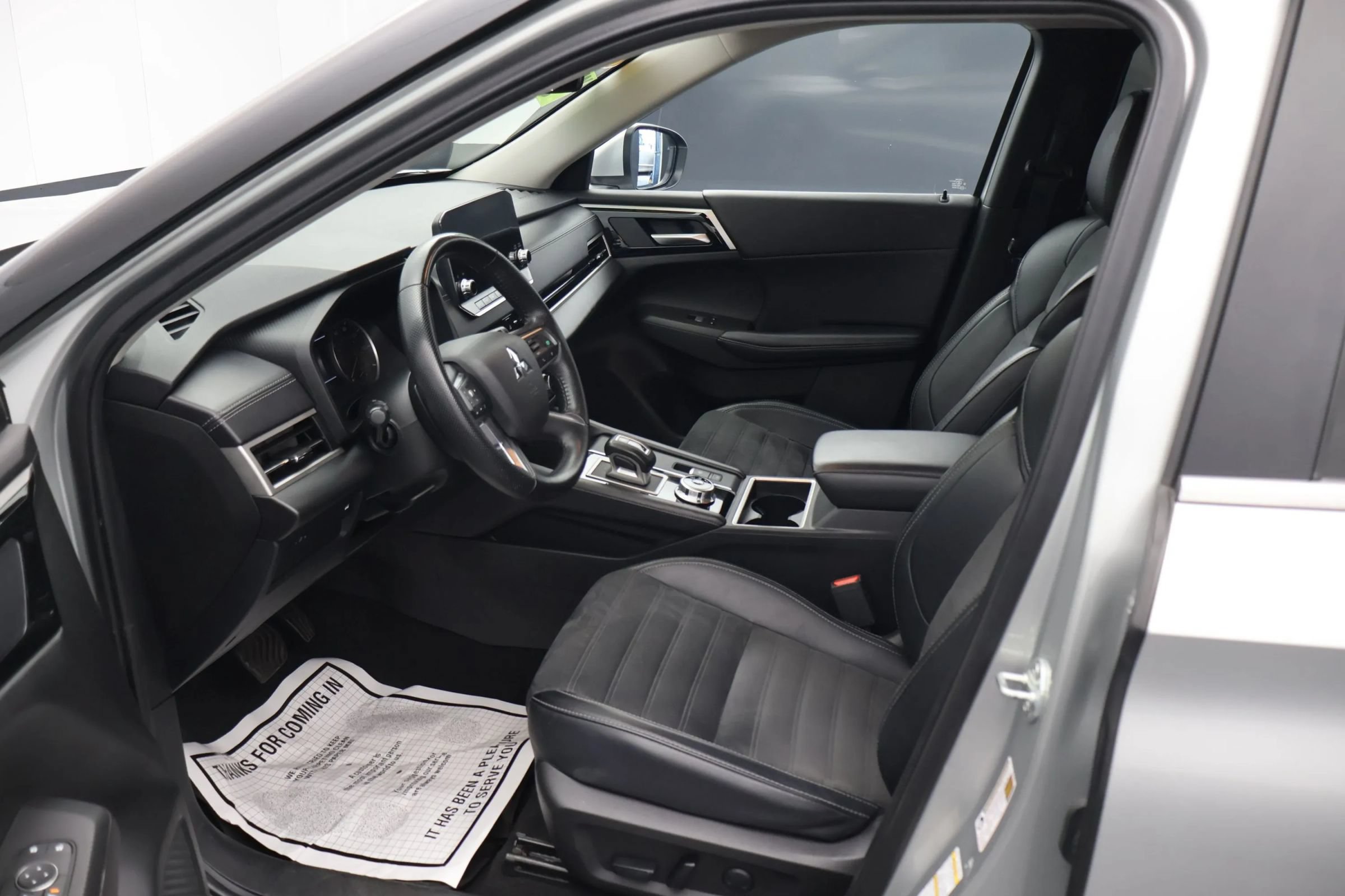 Used 2024 Mitsubishi Outlander FWD image 11